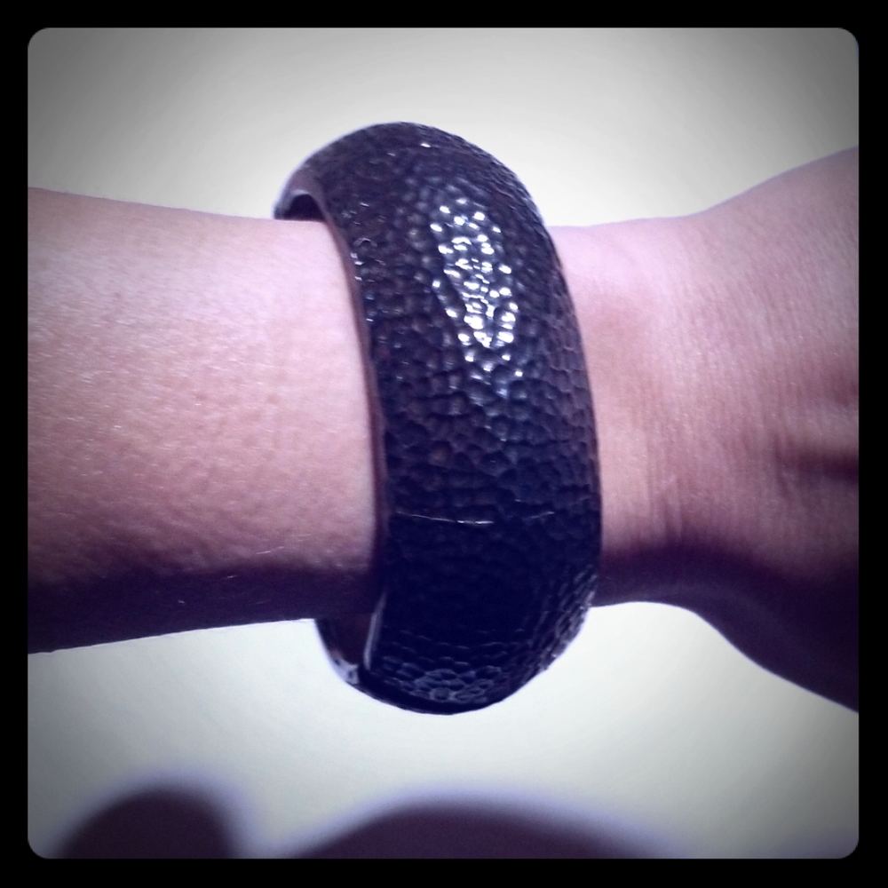 Hammered detail gunmetal silver bracelet